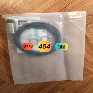 Cảm biến tiệm cận Omron E2B-M18KN16-WP-C1