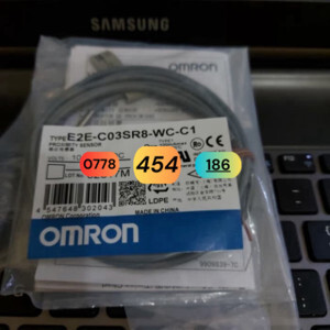 Cảm biến tiệm cận Omron E2E-C03SR8-WC-C1
