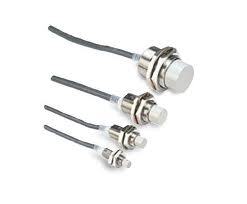 Cảm biến tiệm cận Omron E2E-X10MY1