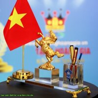 CẮM BÚT PHA LÊ NGỰA PHONG THỦY CÙNG CỜ ĐỂ BÀN LÀM VIỆC