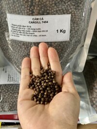 Cám cá cho cá cảnh gói 1kg của Cargill độ đạm cao 30% - hạt 4 ly /dụng cụ hỗ trợ làm vườn