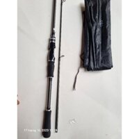 cần câu lure daiwa màu đen ngang và đứng cần câu cá