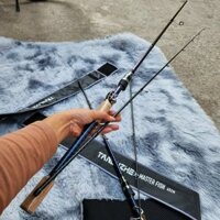 Cần câu lure Titan Master có cần máy đứng và cần máy ngang