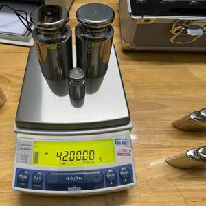 Cân phân tích Shimadzu UW 4200H