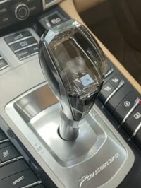 Cần số pha lê PORSCHE MACAN PANAMERA 2018 2019 2020 2021 2022 2023 đèn led ánh sáng logo siêu đẹp phiên bản có nút bấm chuyển gạt số độ xe ô tô cao cấp