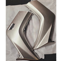 Cánh bửng màu bạc Exciter 135 2005-2010 hàng zin chính hãng Yamaha Vĩnh Phúc.
