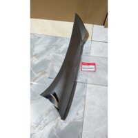Cánh yếm bên phải - bửng yếm HONDA FUTURE NEO Fi năm 2006 màu Đen xám. NH-A69P (64700KVL940ZE)