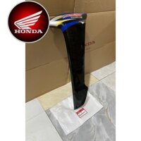 Cánh yếm trái Wave RS 100 Năm 2008 đời 2 mặt nạ  màu đen tem xanh *B206M* (64770KWY860ZB)