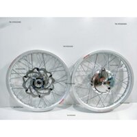 CẶP BÁNH CĂM SIRIUS .EXCITER 2010 NIỀN NHÔM RCB 1.1 CĂM ĐÙM MẠ CROM LOẠI 1 KÈM ĐĨA X1R VÀ ỐC VỚI MÁ PHANH