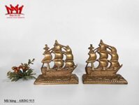 Cặp chặn sách hình thuyền buồm được làm bằng đồng đặc.