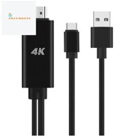 Cáp chuyển đổi màu đen có nguồn USB cho điện thoại được kết nối với TV máy chiếu