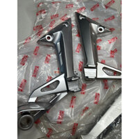 CẶP GÁC CHÂN SAU MÀU BẠC EXCITER 2006