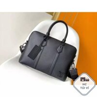 Cặp xách làm từ da bê với logo kim loại nổi bật có dây đeo vai, size 39*29*7 - đen