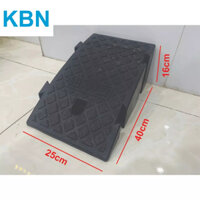 Cầu dắt xe máy bằng nhựa KBN cao H16 x W40 x L25cm màu đen hoặc vàng