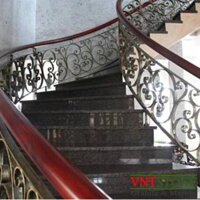 Cầu thang ốp đá granite Đen Huế