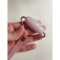 Cây lăn massage mặt đá hồng 63gr
