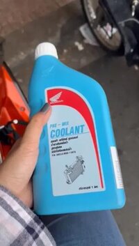 Chai nước mát zin hãng Honda xe tay ga.