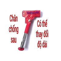 Chân chống sau xe máy chở hàng