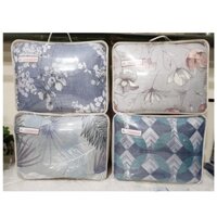 Chăn đông Hanvico cao cấp cỡ 200*220cm( vỏ kèm ruột) rất tiện lợi, có 4 màu để khách hàng lựa chọn.