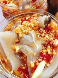 Chân gà cà pháo tai heo sốt thái