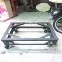 CHÂN SẮT ĐỂ LU ĐẤT QUAY GÀ VỊT.