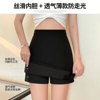 Chân váy chữ A, xẻ tà trước, lưng ôm eo Body madela, chất Umi mát mẻ