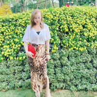 Chân váy da beo ôm xẻ bên đùi sang chảnh