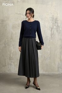 Chân váy dạ dáng xòe, ly xếp thân trước, cạp chun sau