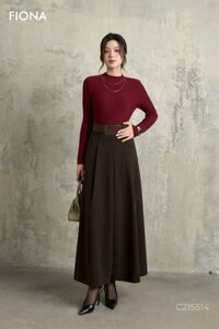 Chân váy dạ dáng xòe, xếp ly thân trước, kèm thắt lưng da rời