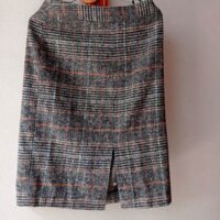 Chân váy dạ Odessa size M chưa mặc lần nào do sinh xong mình tăng cân. Váy mua lúc sale nên giờ mình không mặc được nữa.