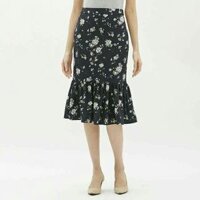 Chân váy đuôi cá màu xanh ngọc sự kết hợp nhẹ nhàng tinh tế giúp người phụ nữ  không gò bó mà vẫn dịu dàng bước đi kỳ lạ