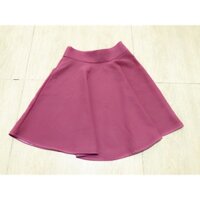 chân váy hồng ruốc màu cực xinh phối áo thun hay sơ mi