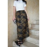 Chân váy kaki dài xẻ sau, lưng thun hoạ tiết lính