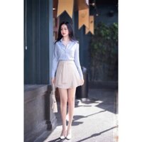 Chân váy màu be xếp ly buộc chéo