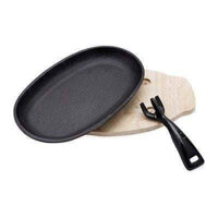 Chảo gang 24cm kèm đế gỗ + cây gắp