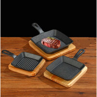 Chảo gang vuông tay cầm ngắn đế gỗ  chuyên dùng các món steak, áp chảo, bò né,...