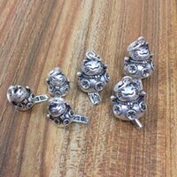 Charm đeo tay mèo may mắn
