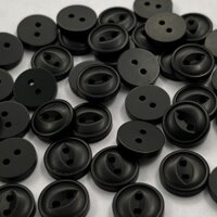 [Chất liệu nhựa chất lượng cao] Áo sơ mi mờ màu đen Áo khoác Cardigan Váy áo sơ mi nam nữ Áo thun phù hợp với quần Nút bốn mắt đa năng