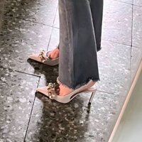 Châu Âu Mỹ Hot Girl Cao Cấp Mũi Nhọn Giày Cao Gót Nữ 2024 Phong Cách Mới Kim Loại Dây Xích Stiletto Niche Người Nổi Tiếng Giày / Hạt 253,12