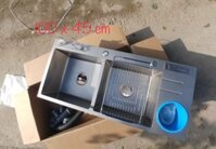 Chậu rửa 2 hố có bàn phải kobesi kb 10045 nano đen cài dao cài thớt và hố giác