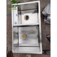 Chậu rửa bát đôi inox 304 EUS28248 thương hiệu Eurogold, Chậu 2 hố lệch góc R10 kích thước 82x48 cm