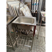 chậu rửa chén có chân bao gồm vòi và bộ xả đầy đủ