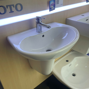 Chậu rửa mặt treo tường Toto LHT240CS