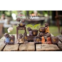 Chậu trồng cây mini Chú tiểu ôm túi tiền gốm tử sa