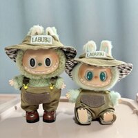(Chỉ bán quần áo) Bộ quần yếm màu xanh lá cây Labubu 1/2 Bộ giày da Mũ 15CM LABUBU v2 ngồi tiệc loạt búp bê phụ kiện quần áo ba lô Mặt dây chuyền trang trí quà tặng đồ chơi sang trọng