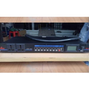 Chia nguồn DBX SR328