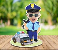 Chibi bé trai bận đồ chú công an