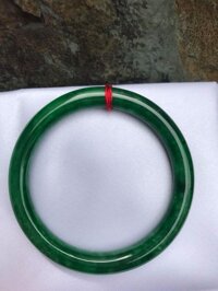 CHIẾC VÒNG CẨM THẠCH S THỦY ĐẸP 50 MÀU XANH NGỌC ĐẬM ĐẸP NỮ MỆNH HỎA MỘC THỦY 47kg đến 56kg Đeo