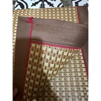 Chiếu điều hoà 3D lót lụa có dây bo chun ở 4 góc giúp cố định nệm.