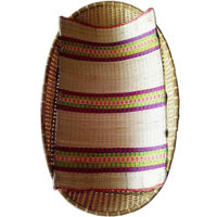 Chiếu lót nôi tre đặt trên võng cho bé nằm ngủ